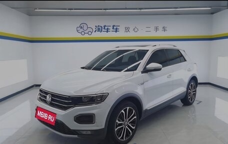 Volkswagen T-Roc I, 2021 год, 1 990 000 рублей, 1 фотография