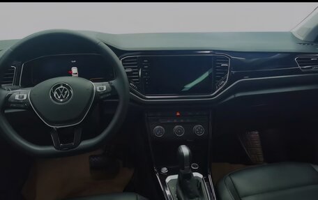 Volkswagen T-Roc I, 2021 год, 1 990 000 рублей, 8 фотография