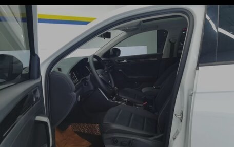 Volkswagen T-Roc I, 2021 год, 1 990 000 рублей, 6 фотография