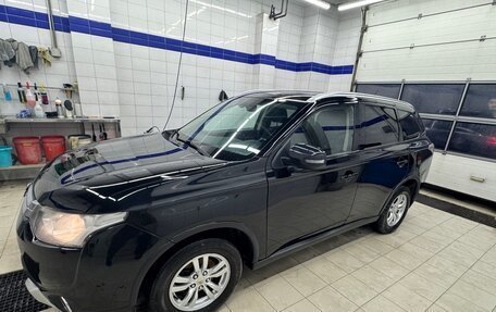 Mitsubishi Outlander III рестайлинг 3, 2014 год, 1 700 000 рублей, 3 фотография