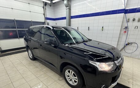 Mitsubishi Outlander III рестайлинг 3, 2014 год, 1 700 000 рублей, 4 фотография