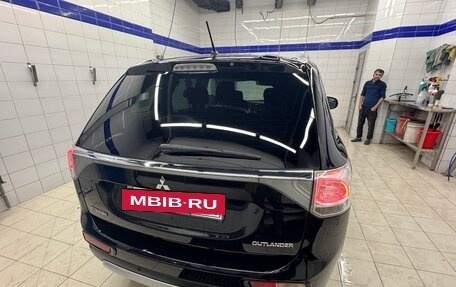Mitsubishi Outlander III рестайлинг 3, 2014 год, 1 700 000 рублей, 6 фотография