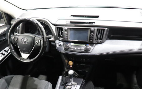 Toyota RAV4, 2018 год, 2 500 000 рублей, 12 фотография