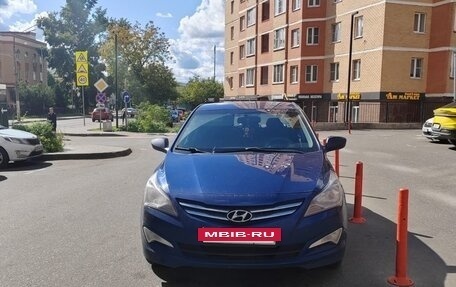 Hyundai Solaris II рестайлинг, 2015 год, 650 000 рублей, 3 фотография