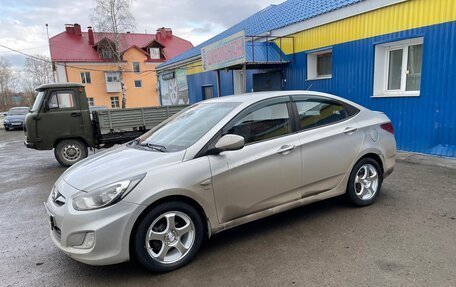Hyundai Solaris II рестайлинг, 2011 год, 750 000 рублей, 3 фотография