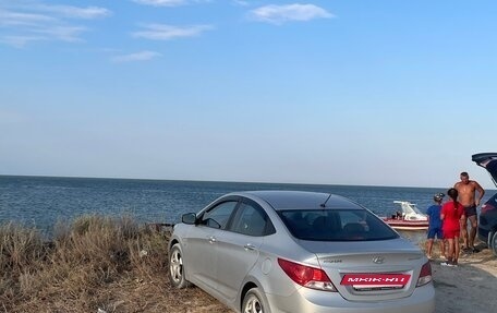 Hyundai Solaris II рестайлинг, 2011 год, 750 000 рублей, 2 фотография