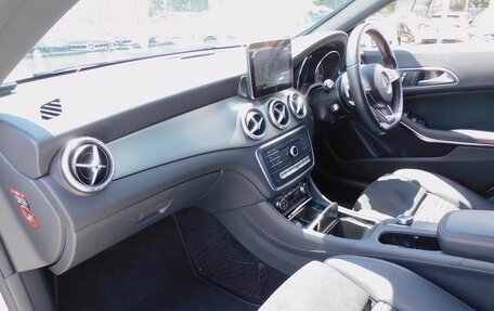 Mercedes-Benz CLA, 2018 год, 1 150 000 рублей, 13 фотография