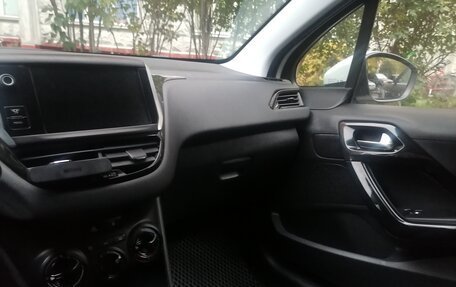 Peugeot 208 II, 2013 год, 520 000 рублей, 13 фотография