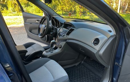 Chevrolet Cruze II, 2010 год, 780 000 рублей, 10 фотография