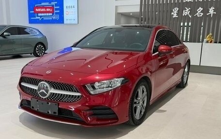 Mercedes-Benz A-Класс, 2022 год, 1 970 000 рублей, 3 фотография