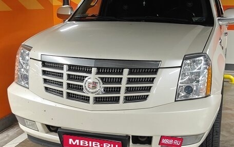 Cadillac Escalade III, 2011 год, 2 500 000 рублей, 1 фотография