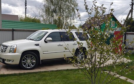 Cadillac Escalade III, 2011 год, 2 500 000 рублей, 3 фотография
