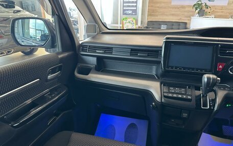 Honda Stepwgn IV, 2016 год, 2 079 000 рублей, 14 фотография