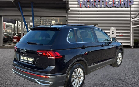 Volkswagen Tiguan II, 2021 год, 2 627 861 рублей, 5 фотография