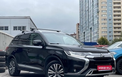 Mitsubishi Outlander III рестайлинг 3, 2019 год, 1 799 000 рублей, 1 фотография