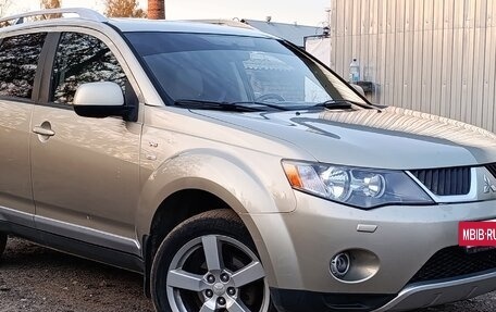 Mitsubishi Outlander III рестайлинг 3, 2008 год, 649 000 рублей, 2 фотография