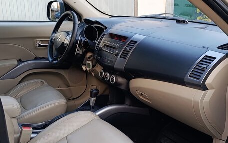 Mitsubishi Outlander III рестайлинг 3, 2008 год, 649 000 рублей, 10 фотография