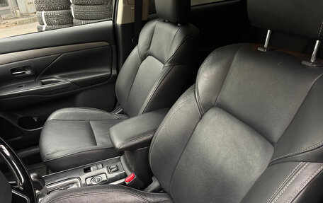 Mitsubishi Outlander III рестайлинг 3, 2019 год, 1 799 000 рублей, 11 фотография