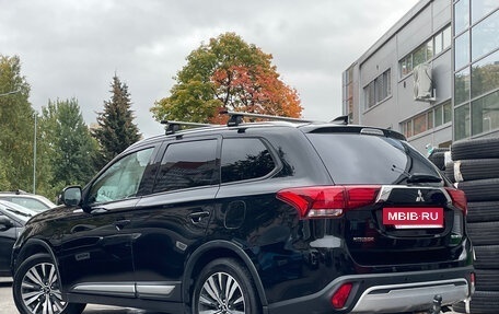 Mitsubishi Outlander III рестайлинг 3, 2019 год, 1 799 000 рублей, 3 фотография
