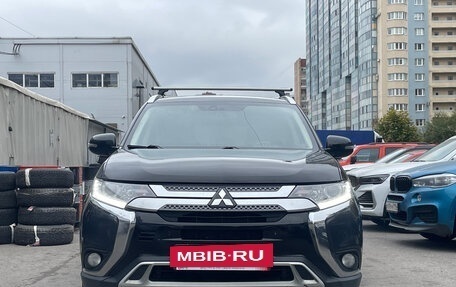 Mitsubishi Outlander III рестайлинг 3, 2019 год, 1 799 000 рублей, 5 фотография
