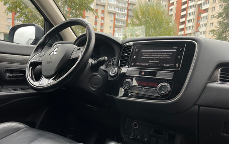 Mitsubishi Outlander III рестайлинг 3, 2019 год, 1 799 000 рублей, 13 фотография