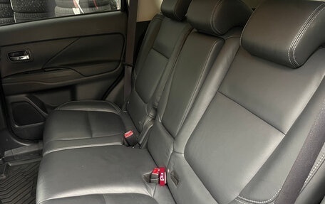 Mitsubishi Outlander III рестайлинг 3, 2019 год, 1 799 000 рублей, 14 фотография