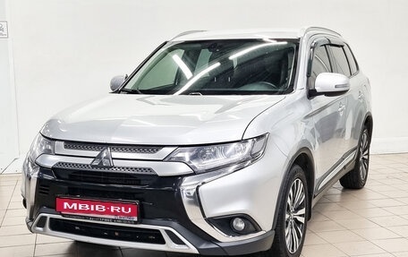 Mitsubishi Outlander III рестайлинг 3, 2018 год, 1 920 000 рублей, 1 фотография