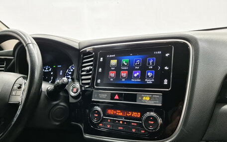 Mitsubishi Outlander III рестайлинг 3, 2018 год, 1 920 000 рублей, 6 фотография
