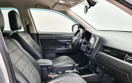 Mitsubishi Outlander III рестайлинг 3, 2018 год, 1 920 000 рублей, 11 фотография