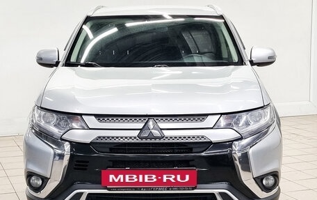 Mitsubishi Outlander III рестайлинг 3, 2018 год, 1 920 000 рублей, 2 фотография