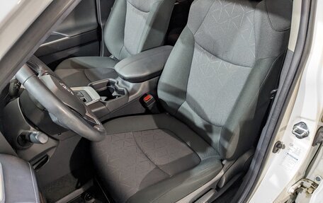 Toyota RAV4, 2019 год, 3 150 000 рублей, 10 фотография