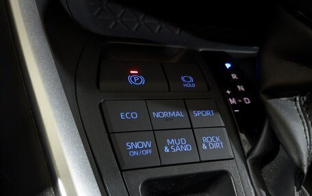 Toyota RAV4, 2019 год, 3 150 000 рублей, 21 фотография