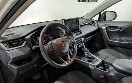 Toyota RAV4, 2019 год, 3 150 000 рублей, 28 фотография