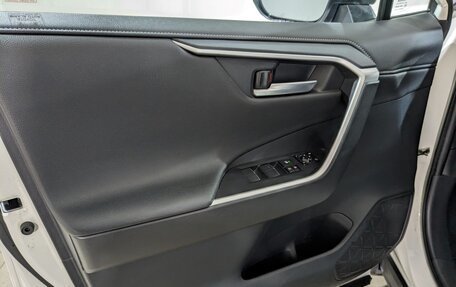 Toyota RAV4, 2019 год, 3 150 000 рублей, 23 фотография