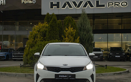 KIA Rio IV, 2021 год, 1 635 000 рублей, 2 фотография