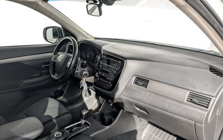 Mitsubishi Outlander III рестайлинг 3, 2013 год, 1 500 000 рублей, 11 фотография
