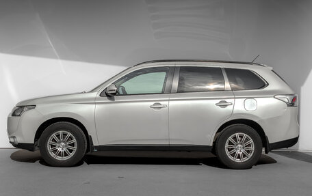 Mitsubishi Outlander III рестайлинг 3, 2013 год, 1 500 000 рублей, 8 фотография