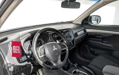 Mitsubishi Outlander III рестайлинг 3, 2013 год, 1 500 000 рублей, 16 фотография