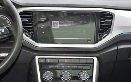 Volkswagen T-Roc I, 2022 год, 1 799 999 рублей, 8 фотография