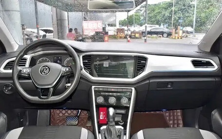 Volkswagen T-Roc I, 2022 год, 1 799 999 рублей, 5 фотография