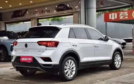 Volkswagen T-Roc I, 2022 год, 1 799 999 рублей, 2 фотография