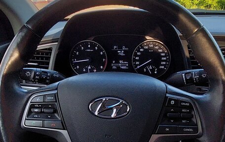 Hyundai Elantra VI рестайлинг, 2017 год, 1 550 000 рублей, 4 фотография