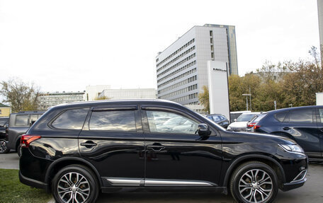 Mitsubishi Outlander III рестайлинг 3, 2018 год, 1 895 000 рублей, 4 фотография