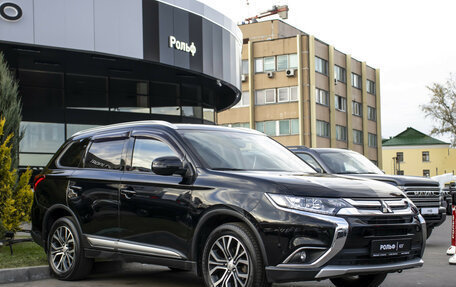 Mitsubishi Outlander III рестайлинг 3, 2018 год, 1 895 000 рублей, 3 фотография