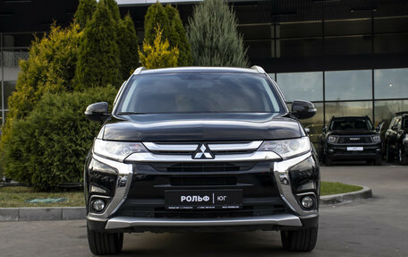 Mitsubishi Outlander III рестайлинг 3, 2018 год, 1 895 000 рублей, 2 фотография