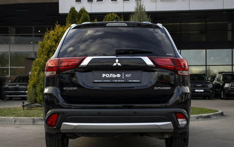 Mitsubishi Outlander III рестайлинг 3, 2018 год, 1 895 000 рублей, 6 фотография