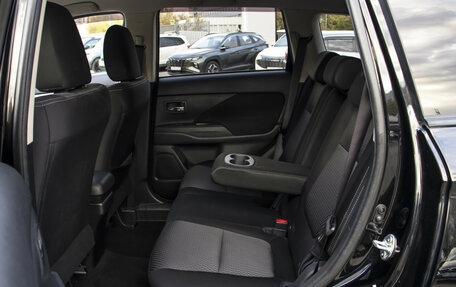 Mitsubishi Outlander III рестайлинг 3, 2018 год, 1 895 000 рублей, 10 фотография