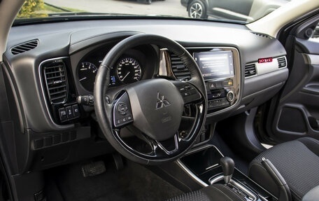 Mitsubishi Outlander III рестайлинг 3, 2018 год, 1 895 000 рублей, 18 фотография