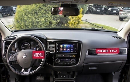 Mitsubishi Outlander III рестайлинг 3, 2018 год, 1 895 000 рублей, 12 фотография