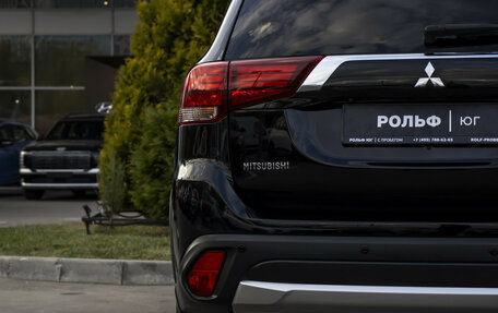 Mitsubishi Outlander III рестайлинг 3, 2018 год, 1 895 000 рублей, 24 фотография